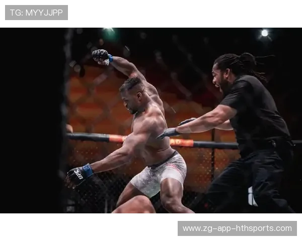 UFC重拳直接打掉牙齿,解说吓到语调破音 UFC重拳直接打掉牙齿,解说吓到语调破音