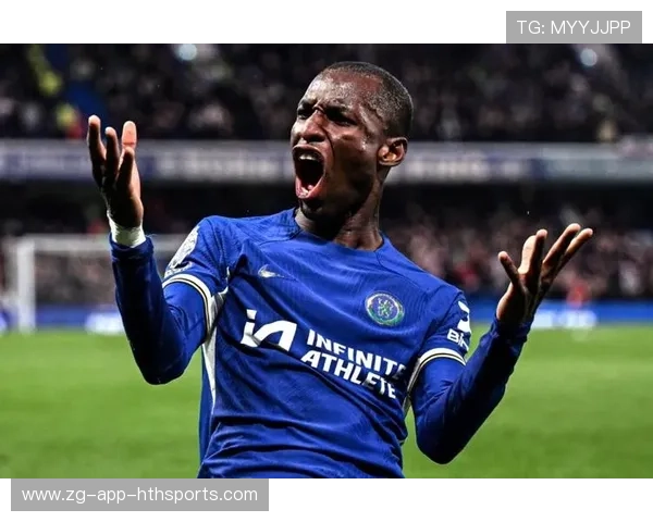 切尔西杰克逊高速插上面对门将冷静破门,展现速度与冷静的完美结合 切尔西杰克逊高速插上面对门将冷静破门,展现速度与冷静的完美结合